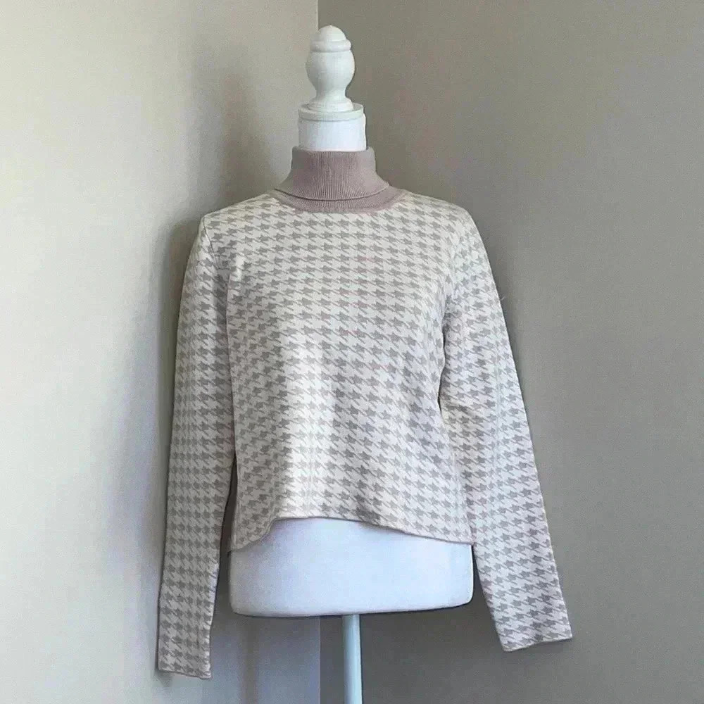 Coco and Shay Backless Houndstooth Turtleneck Sweater​​